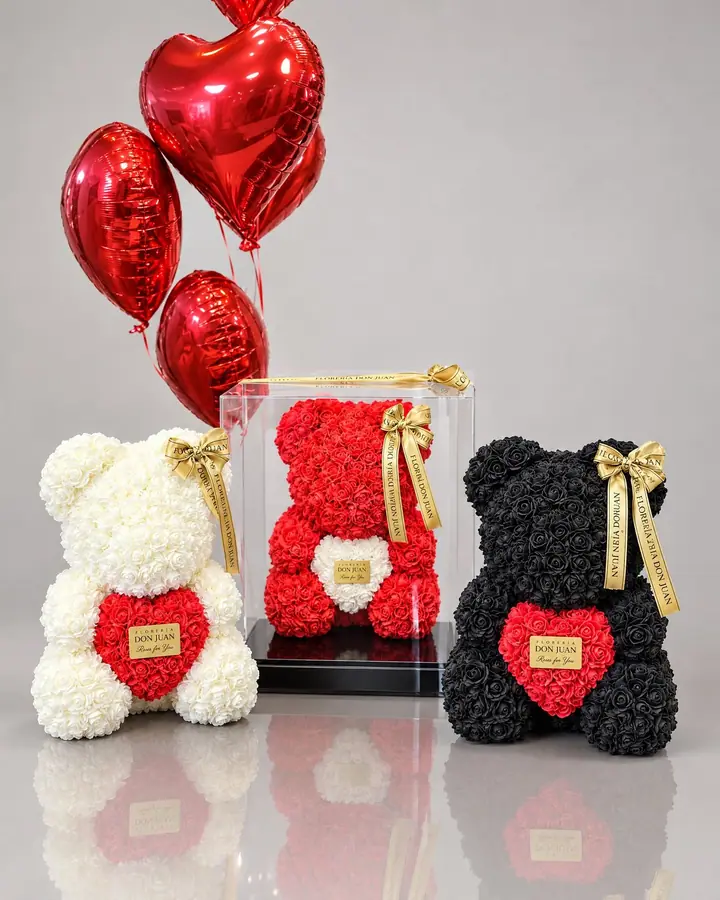 Teddy de 40 cm en caja de Acrilico — Teddys y figuras de Florería Don Juan, fotografía studio