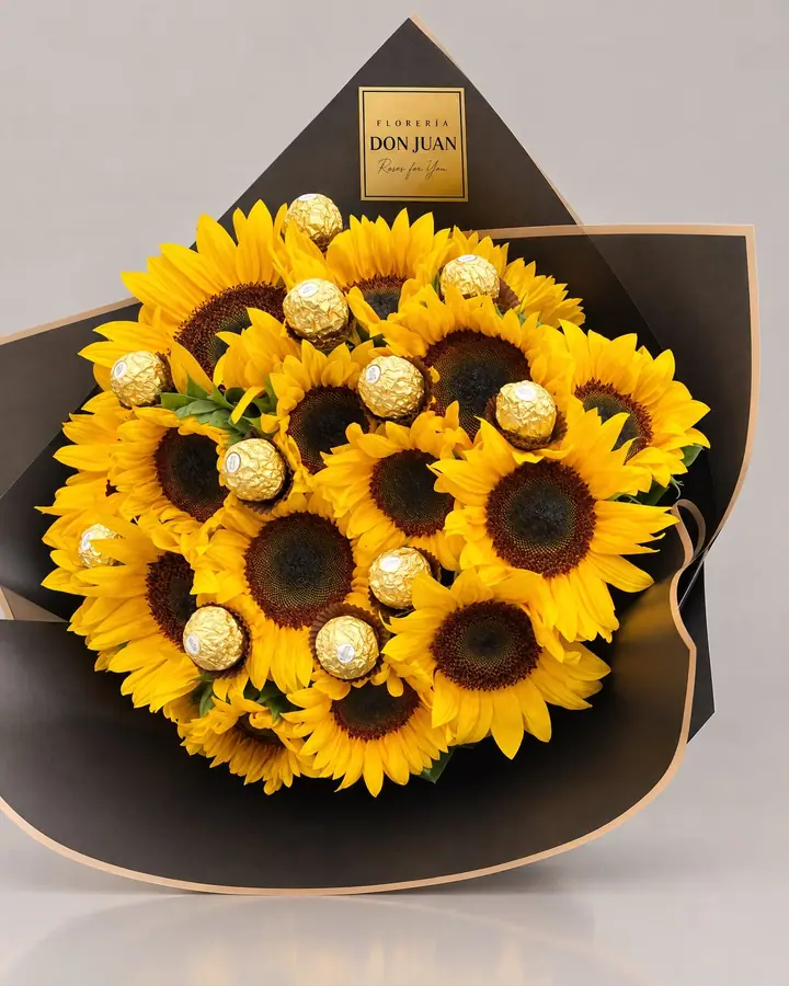 Cono de girasoles — Girasoles y amarillas de Florería Don Juan, fotografía studio — vista de frente