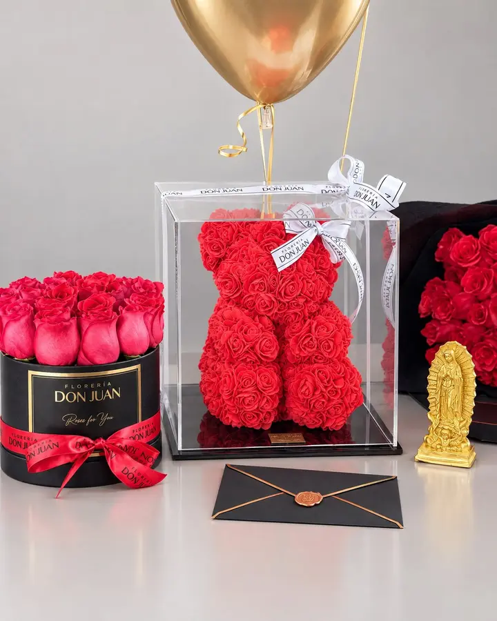 Combo teddy de 25 cm con flores naturales y globos — Combos de celebración de Florería Don Juan, fotografía studio