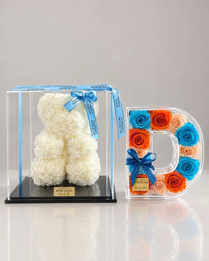 Inicial y teddy de 25 cm — Combos de celebración de Florería Don Juan, fotografía studio — vista de frente