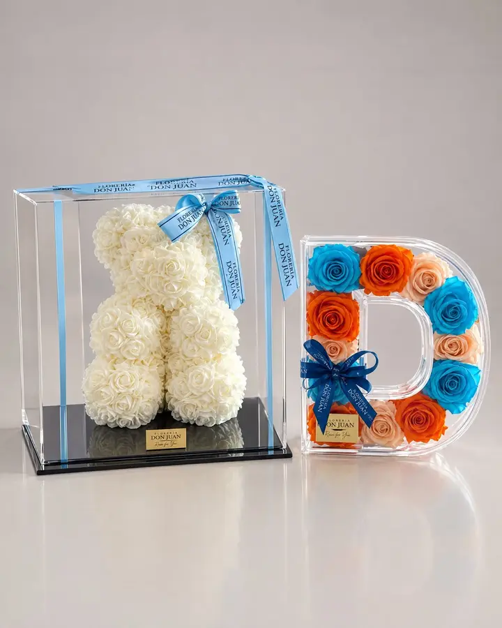 Inicial y teddy de 25 cm — Combos de celebración de Florería Don Juan, fotografía studio