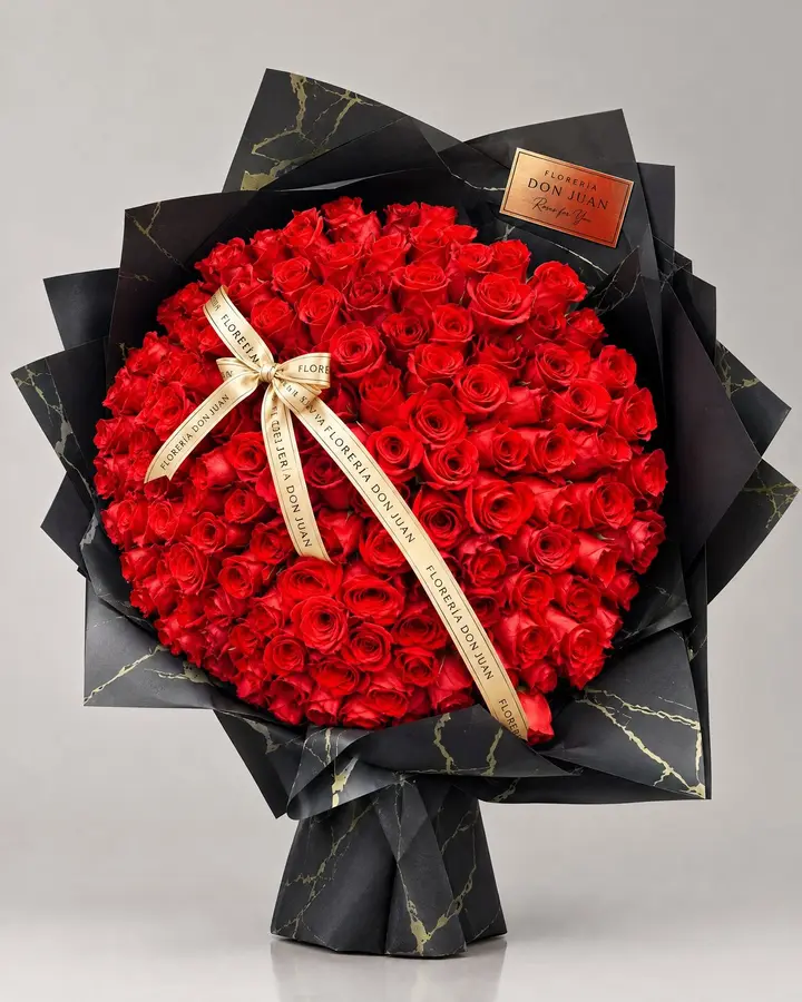 Ramo Buchon 150 rosas — Ramos y buchones de Florería Don Juan, fotografía studio — vista de frente