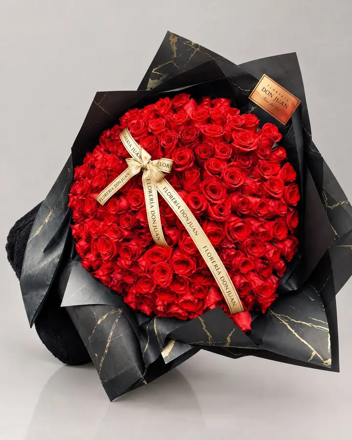 Ramo Buchon 150 rosas — Ramos y buchones de Florería Don Juan, fotografía studio