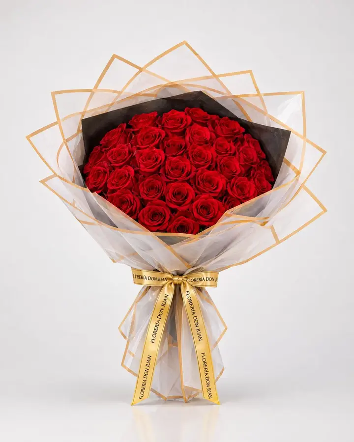 Bouquet en cono de 24 rosas — Ramos y buchones de Florería Don Juan, fotografía studio — vista de frente