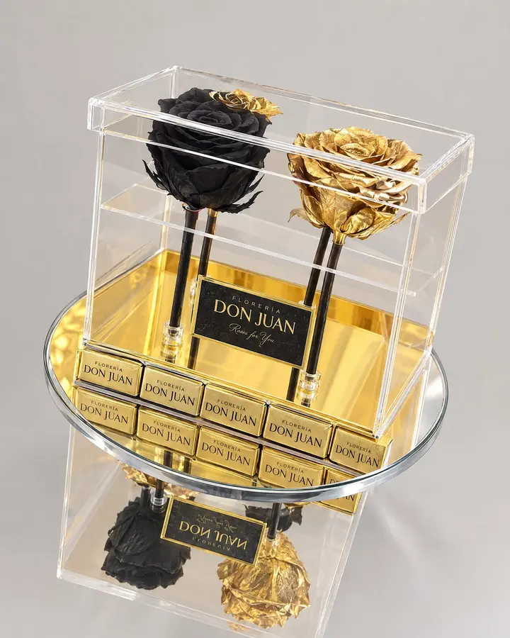Caja dorada de 4 rosas Deluxe — Rosas eternas de Florería Don Juan, fotografía studio