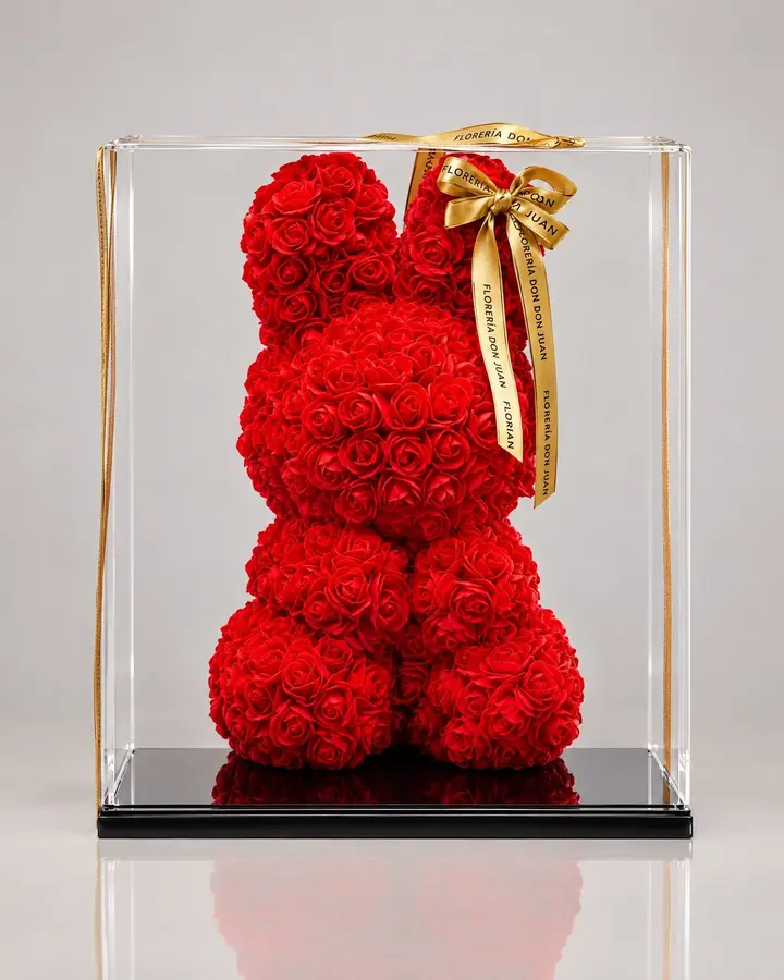 Conejo en flores 40 cm — Teddys y figuras de Florería Don Juan, fotografía studio — vista de frente