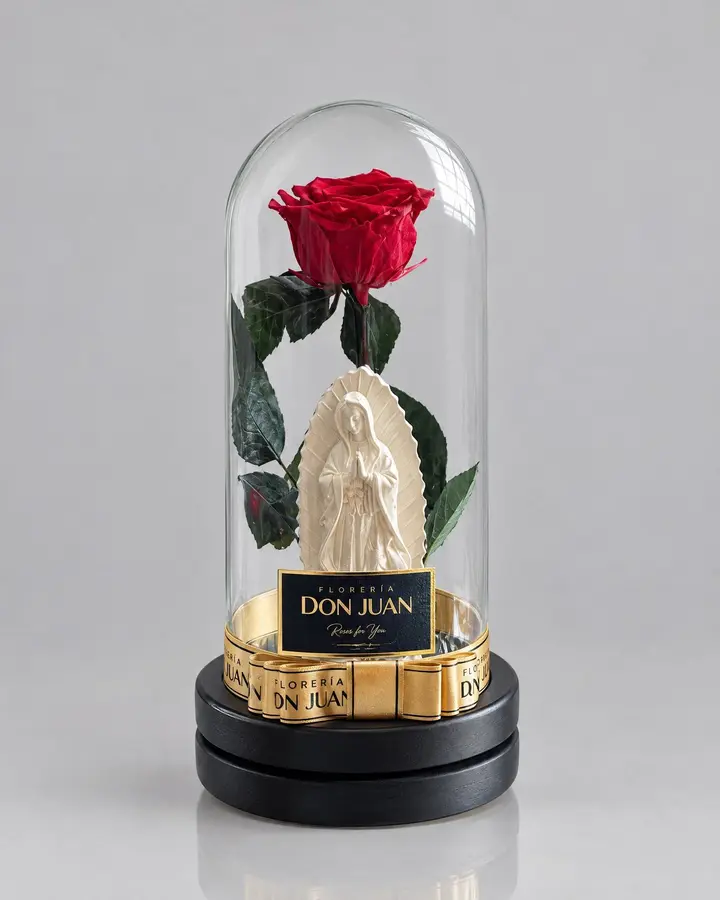 Rosa preservada con virgen Guadalupe — Rosas eternas de Florería Don Juan, fotografía studio — vista de frente