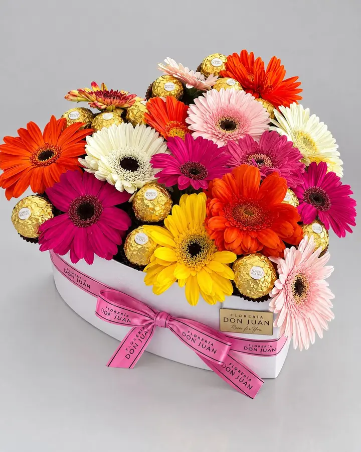 Corazón en gerberas y Ferrero — Corazones de Florería Don Juan, fotografía studio