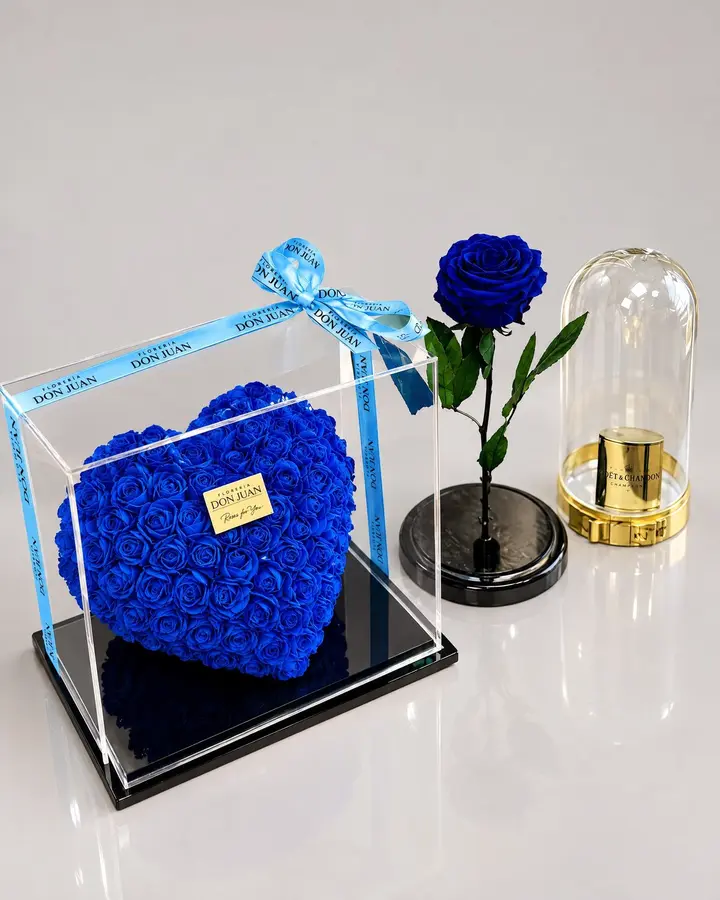 Corazón azul y rosa azul — Corazones de Florería Don Juan, fotografía studio