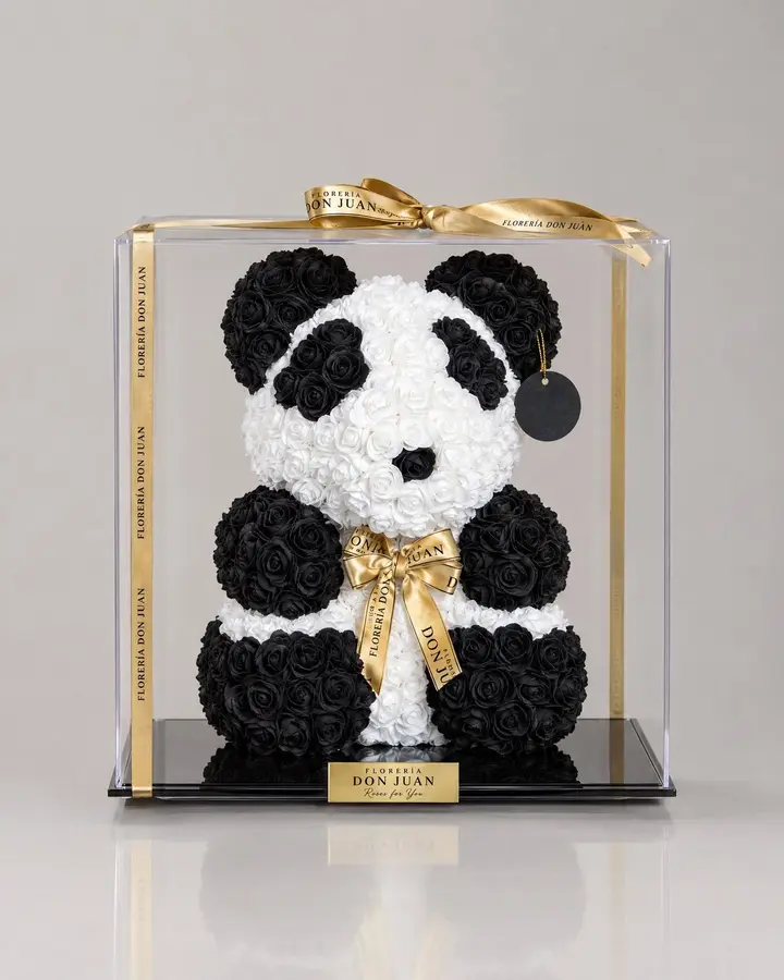 Oso panda — Teddys y figuras de Florería Don Juan, fotografía studio — vista de frente